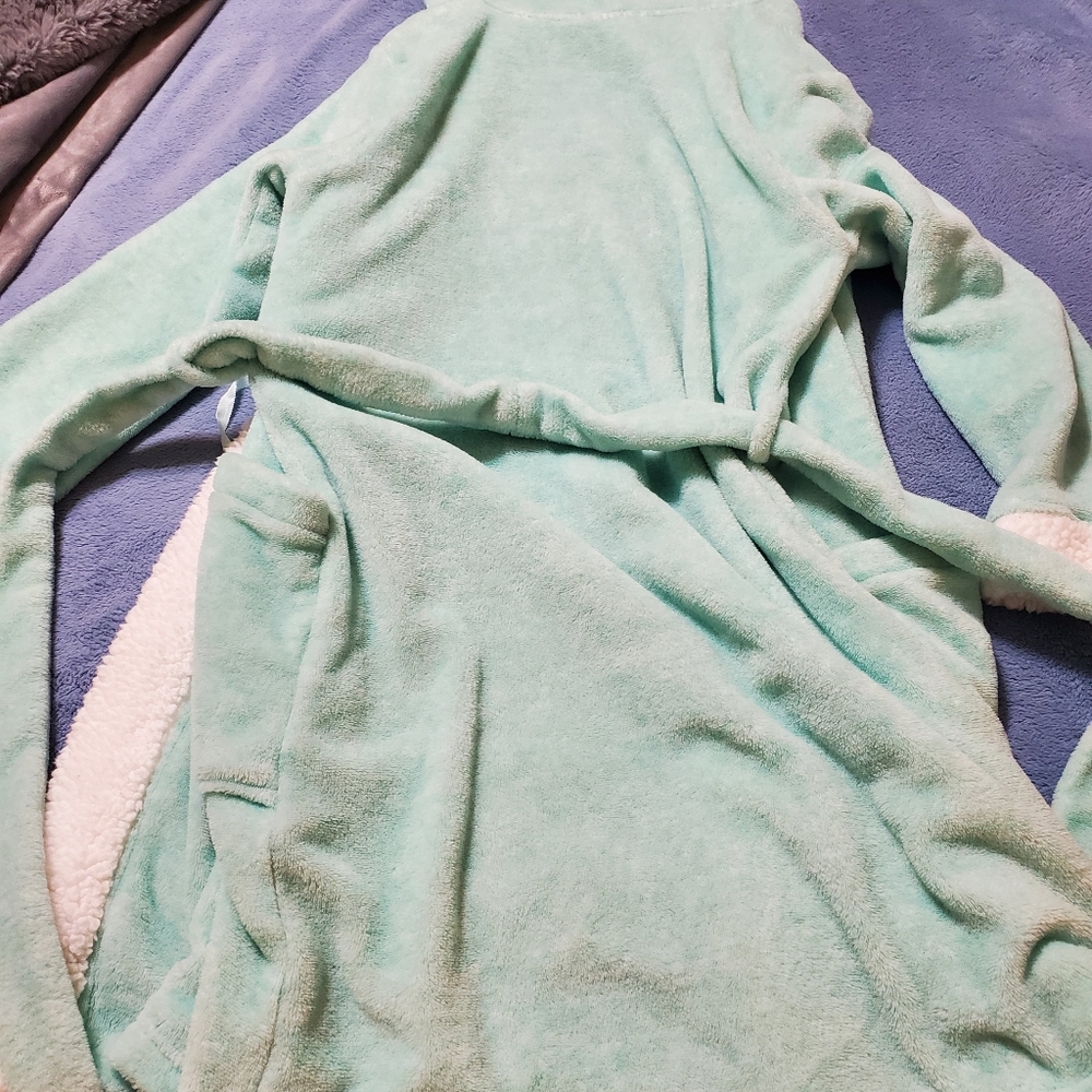 Ulta Robe - Picture 4 of 5